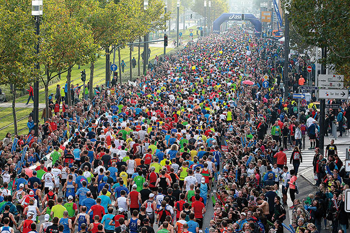  The race for the starts has begun - mainova Frankfurt Marathon Motiv 
