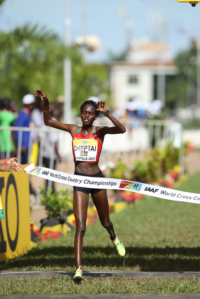 Mainova Frankfurt Marathon_Runningnews_Cheptai-IRene-WXC-17-Roger-Sedres-fortheIAAF_ 6675