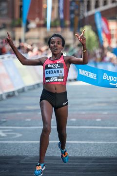 Mainova Frankfurt Marathon_Runningnews_Dibaba-Tirunesh-MAN-13-05-Dan-Vernon-Nova_ 6765