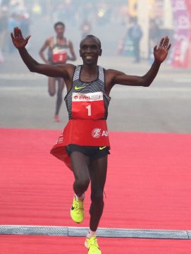 kipchoge-eliud-2016-airtel-delhi-half-marathon-by-adhm-procam-international