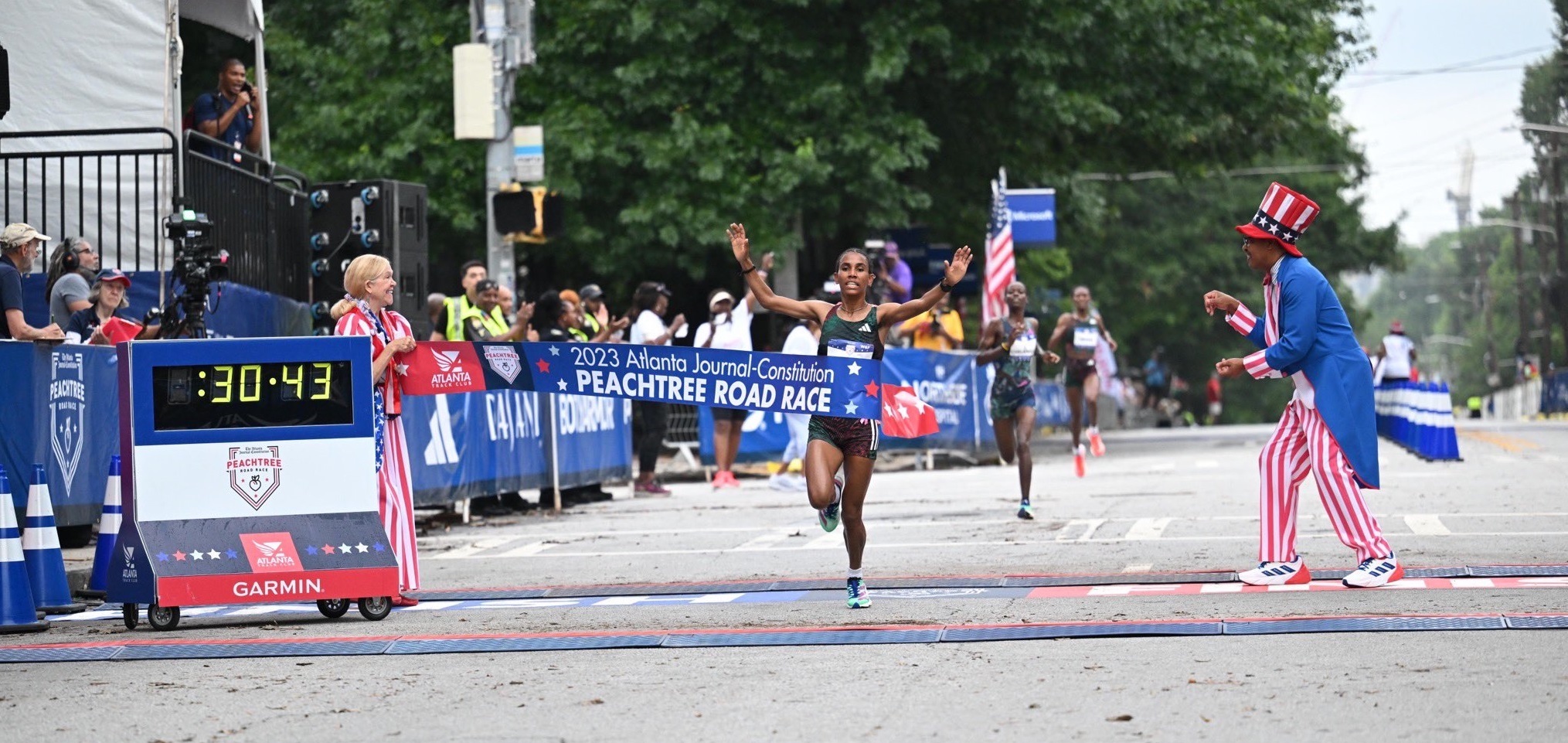 Mainova Frankfurt Marathon Runningnews Tesfay Winning Peachtree 2023 By Atlanta Track Club 130
